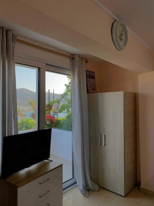 Studio With Unique View Near The Beach! Pórto Ráfti Exteriör bild